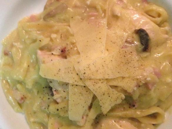 Creamy Chicken Fettucine Carbonara