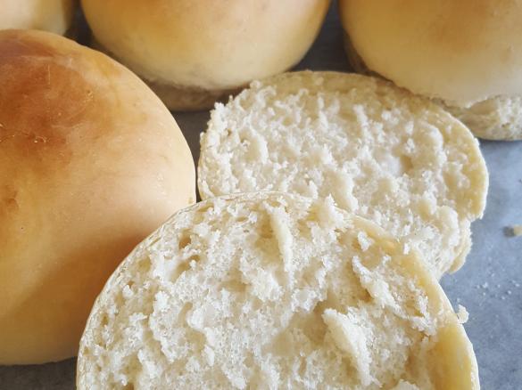Quick and easy bread rolls
