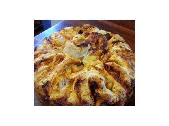 Ham & pineapple pizza pull-apart bread