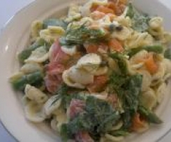 Smoked Salmon Pasta Salad (adapted from Delicious)
