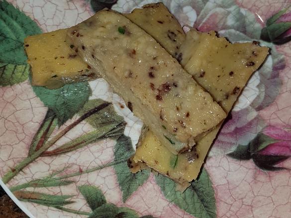 Fodmap cheese and rosemary polenta fingers