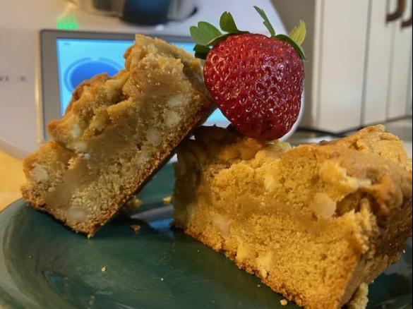 White choc, Caramel Macadamia SLICE