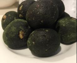 Chocolate Brownie Balls, with superfoods (Paleo & Vegan)