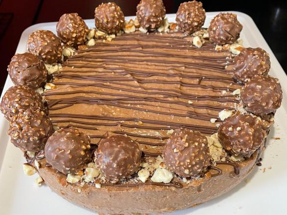 Ferrero Rocher Cheesecake