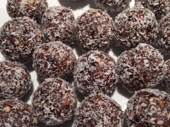 Almond & Macadamia Bliss Bombs (Protein Balls)