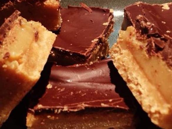 Gluten free caramel slice