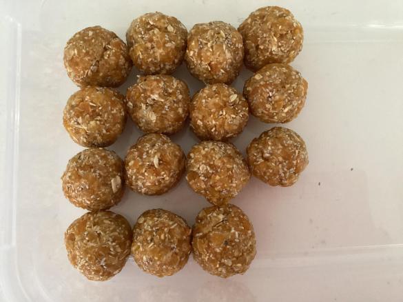 Apricot, chia and oat balls