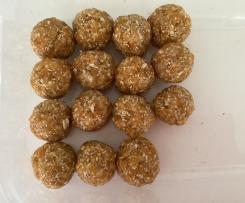 Apricot, chia and oat balls