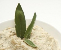 White Bean with Roasted Garlic Dip