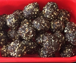 Chocolate, date and peanut butter balls