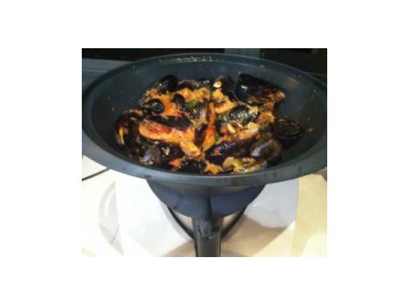 Mussels with white wine & tomatoes