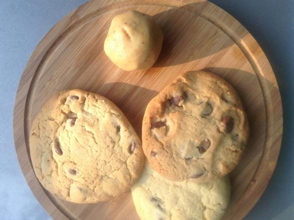 Auntie Loz's Choc chip cookies