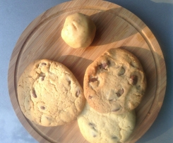 Auntie Loz's Choc chip cookies