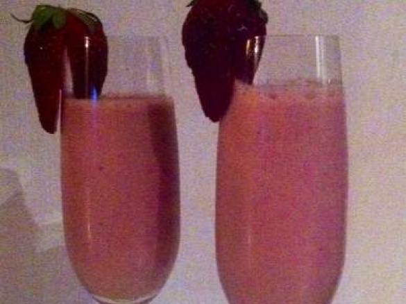 Almond Milk and Pomegranate Smoothie