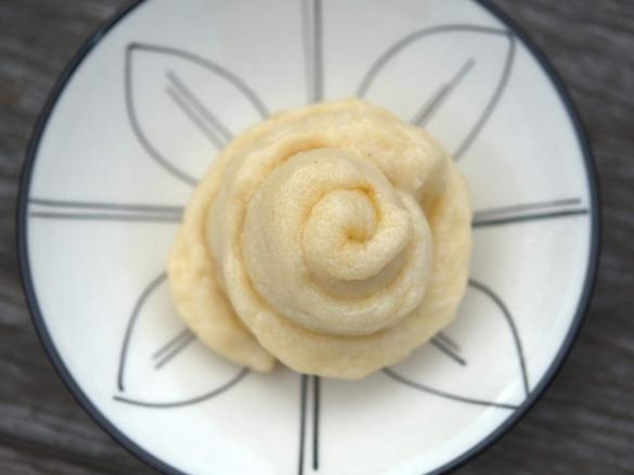 Steamed Coconut Caramel Roses