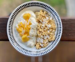Fresh mango muesli