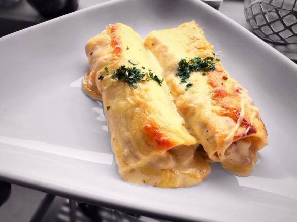 Chicken Bacon Alfredo Rollups