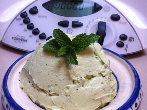 Avocado and cream cheese dip