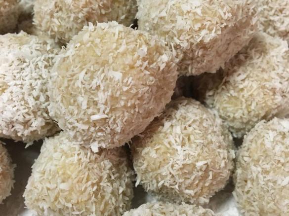 Raw Vanilla Coconut Bliss Balls