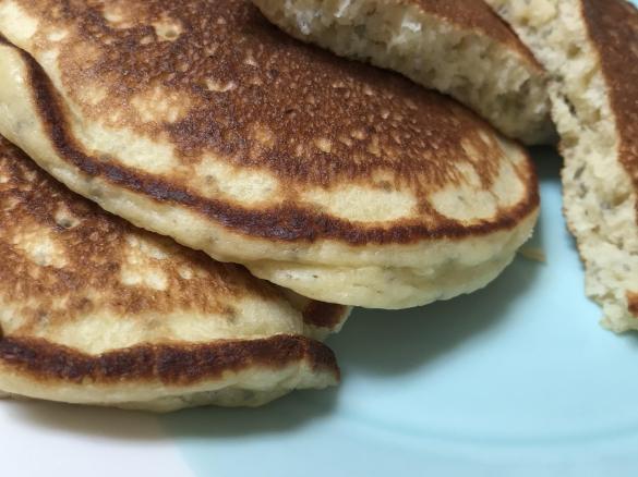 Chia Banana Yoghurt Pancakes