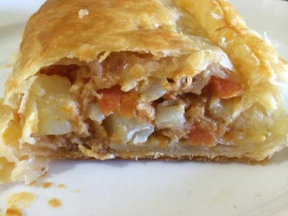 Vegetable & meat sausage rolls