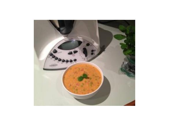 Creamy bacon, pea and lentil soup