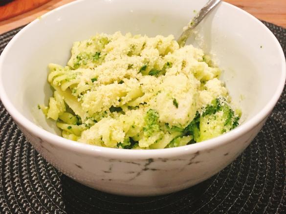 Chicken & Brocolli Pesto Pasta