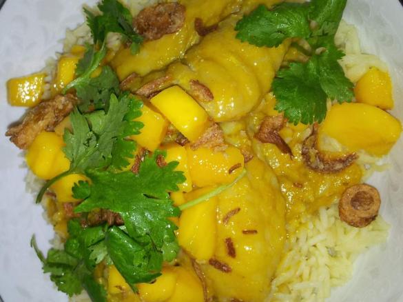 Green Fish Curry with Mango and Shallot Salsa 