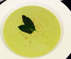 Creamy pea and broccoli soup