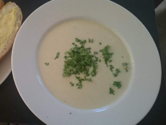 Creamy Cheesy Cauliflower Soup