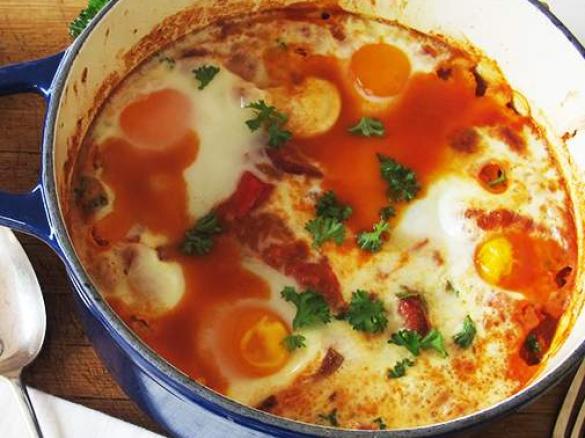 BAKED EGGS, CHORIZO & CANNELLINI BEANS