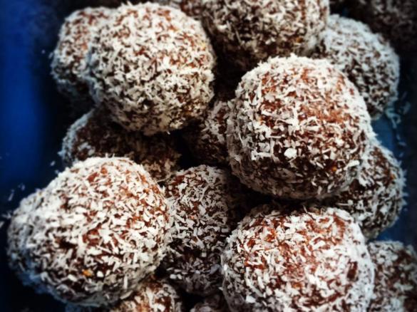 Christmas Pudding Bliss Balls