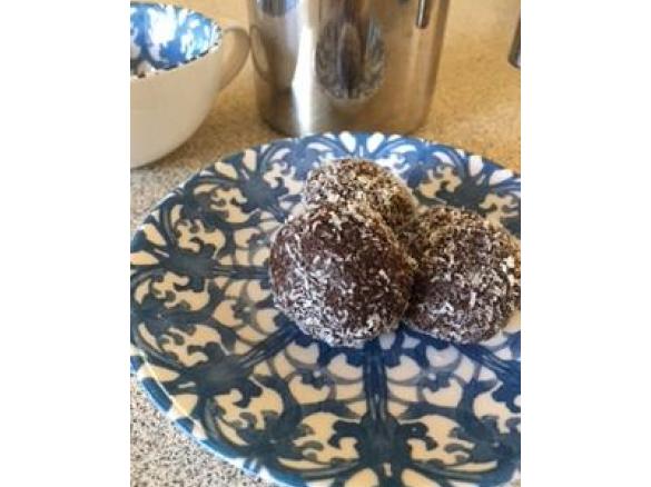 Healthy Cocoa & Date Balls