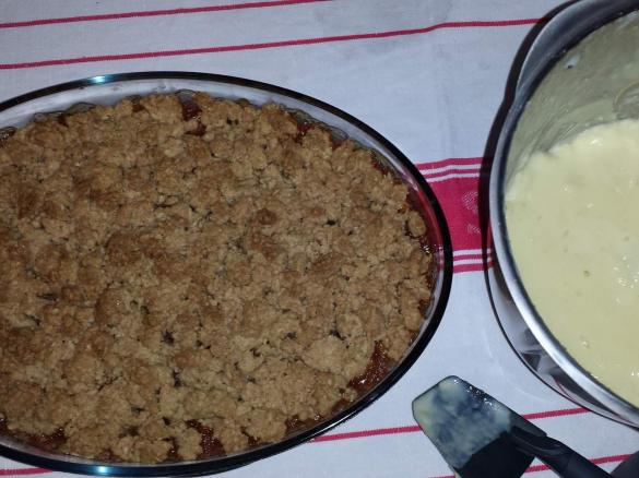 Hunters Rhubarb & Apple Crumble