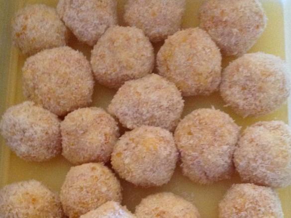 Mums Apricot Balls