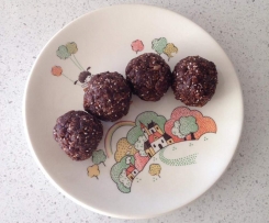 Holly's Choc Chunk Bliss Balls