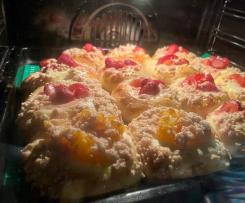 Brioche buns with berries by Luiza