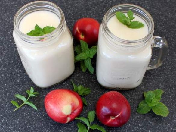 White Nectarine and Elderflower Cocktail