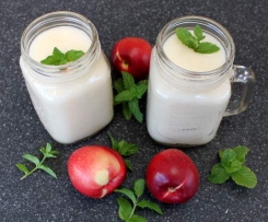 White Nectarine and Elderflower Cocktail