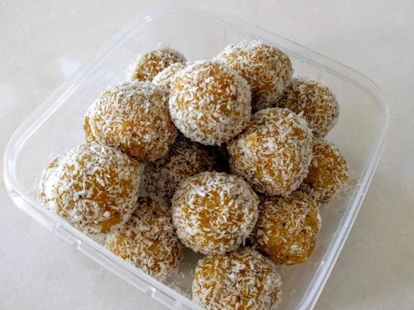Healthy Apricot, Nut & Seeds Bliss Balls