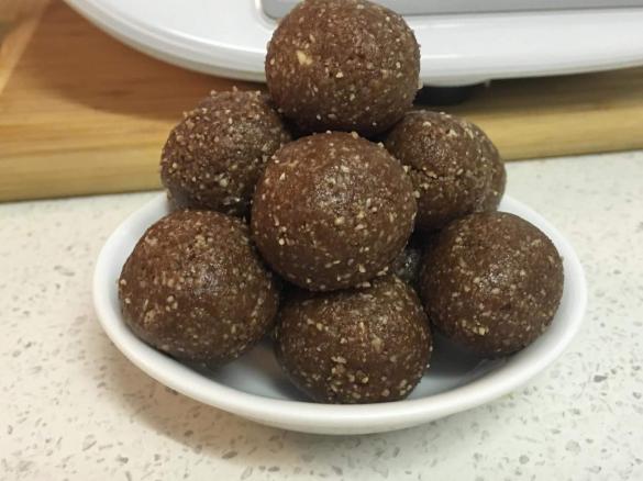Raw Choc Mint Bliss Balls