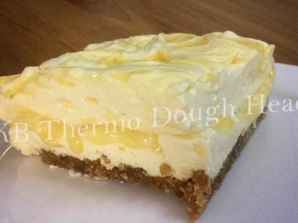 Lemon Curd Cheesecake Slice