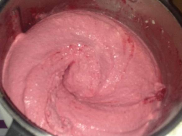 Creamy raspberry Icecreams 