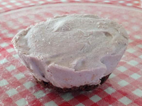 Mini chocolate and strawberry raw cheesecake (gluten free dairy free)