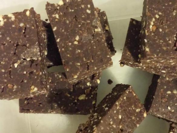 Raw Cacao, Pecan and Date Slice
