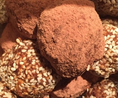 Peanut Banana Cacao Energy Balls / Truffles
