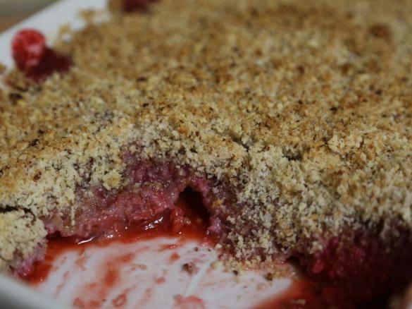 Berry and Rhubarb Crumble Low FODMAP