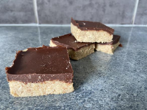 Paleo No Bake Peanut Butter Slice