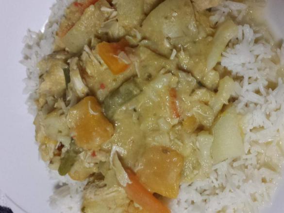 HUNTERS THAI GREEN CURRY (Chicken & veg)