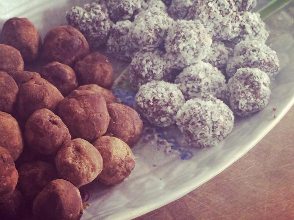 Royal chocolate truffles (because they're so rich!) GLUTEN, DAIRY, REFINED SUGAR FREE AND RAW 